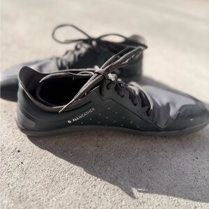 Women’s Black Barefoot Shoes